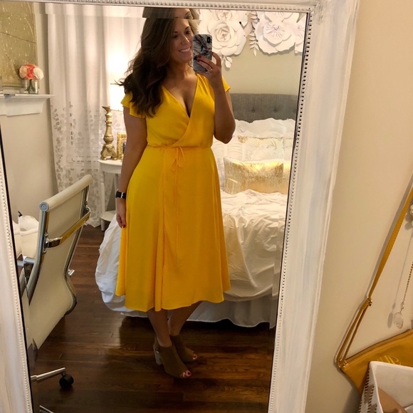 Ann Taylor Dresses & Skirts - ANN TAYLOR MARIGOLD WRAP DRESS SZ 12